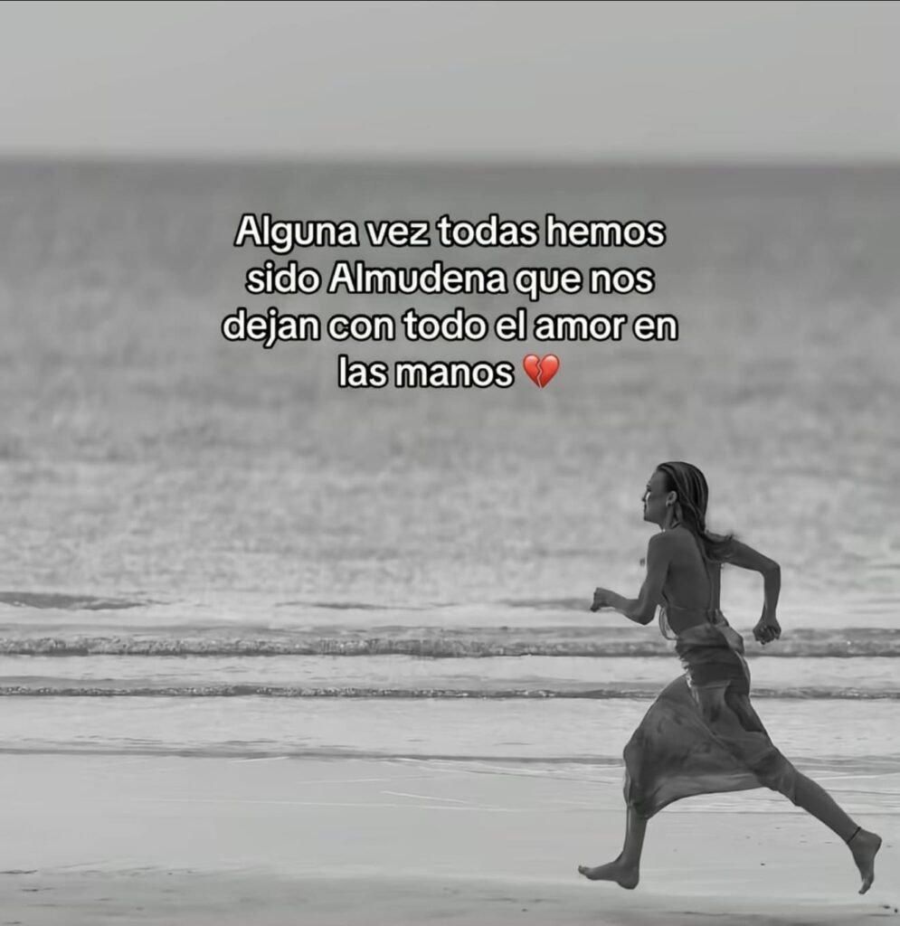 Almudena corriendo en la playa de la isla de las tentaciones por Darío