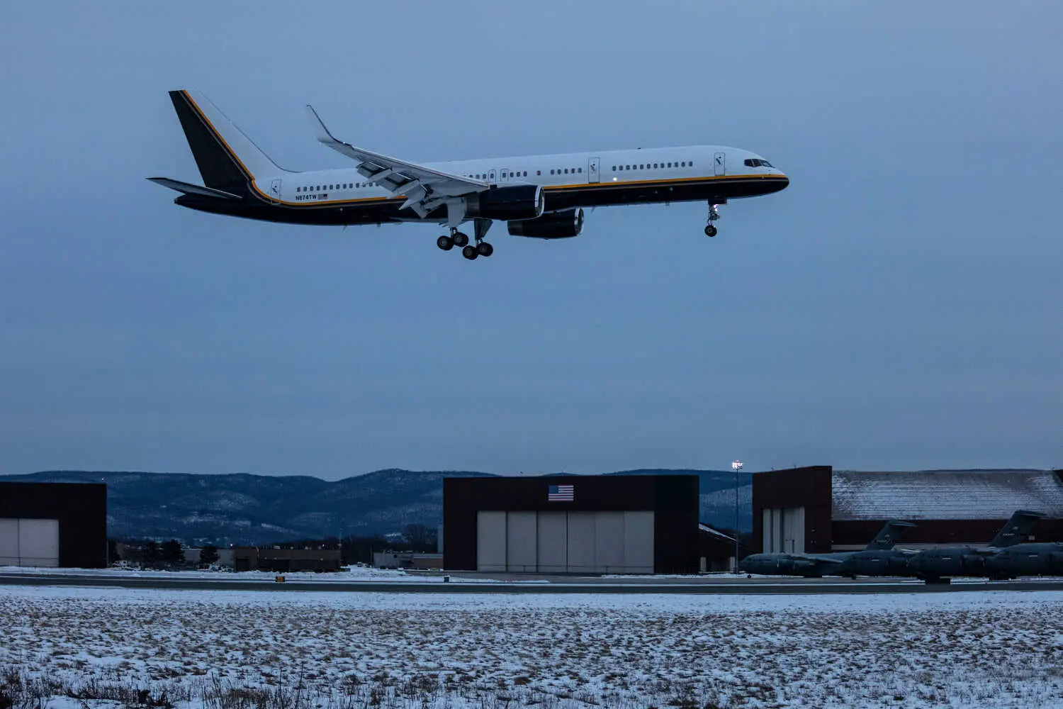 Avión aterrizando con Maduro abordo