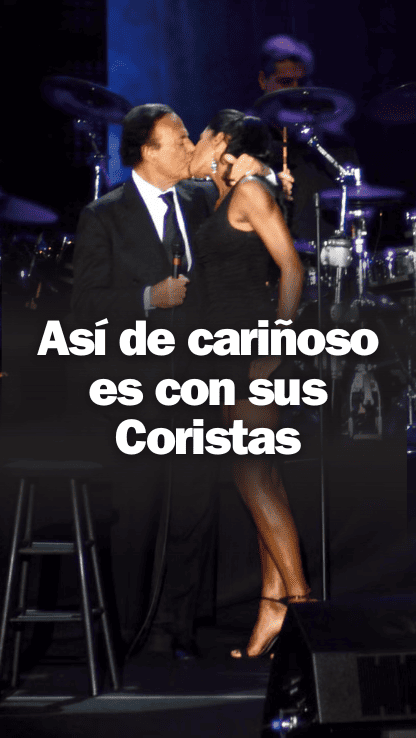 Julio Iglesias Besando a una de sus coristas