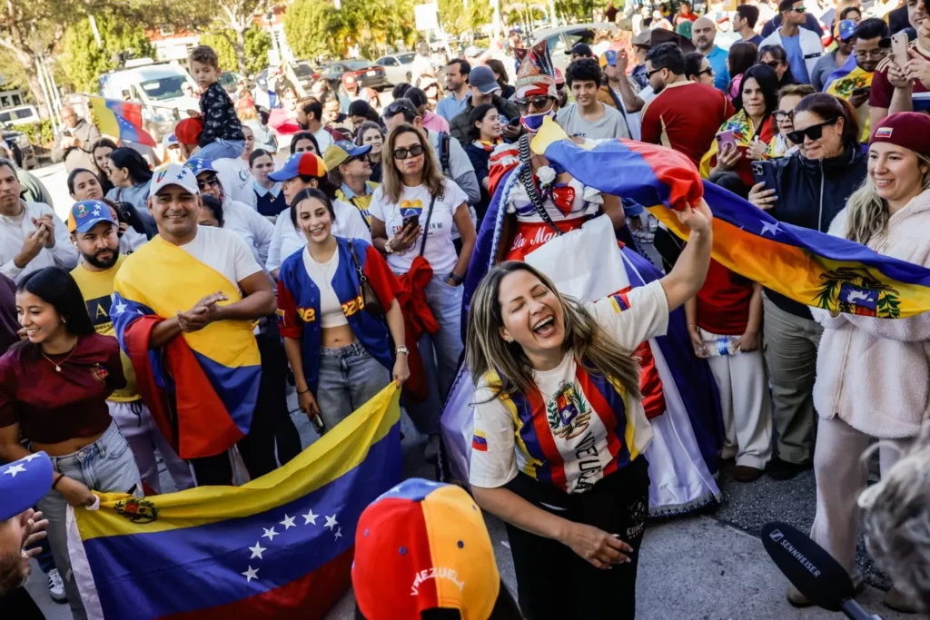 Venezolanos en FLorida celebrando la captura de maduro